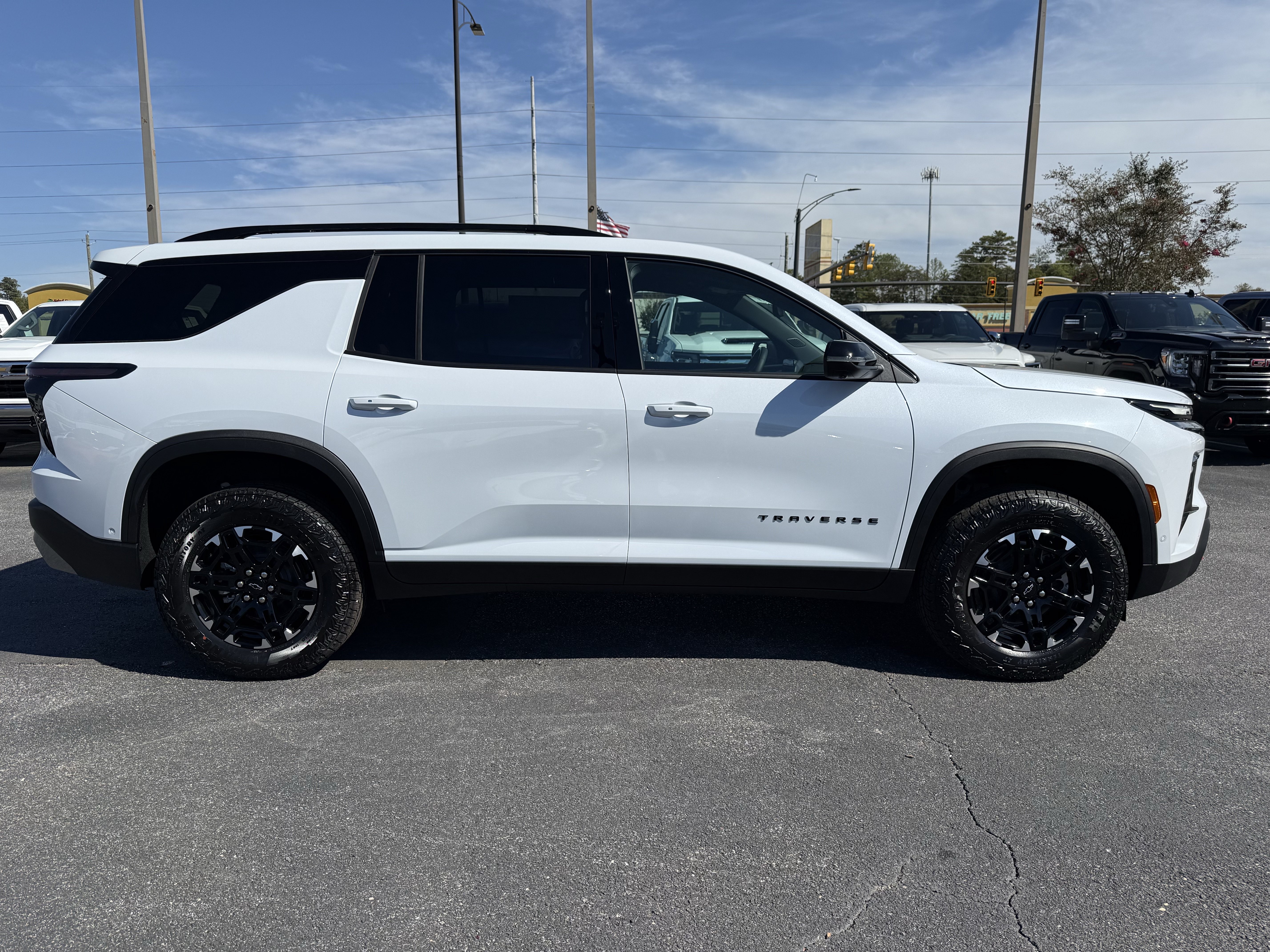 New 2027 Chevrolet Traverse Z71 w/ Enhanced Driving Package AWD/4WD image 11