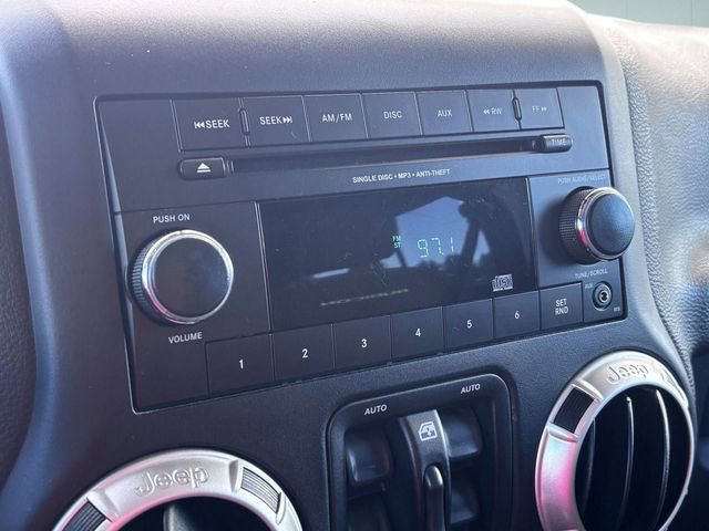 Used 2017 Jeep Wrangler Unlimited Rubicon w/ Dual Top Group image 18