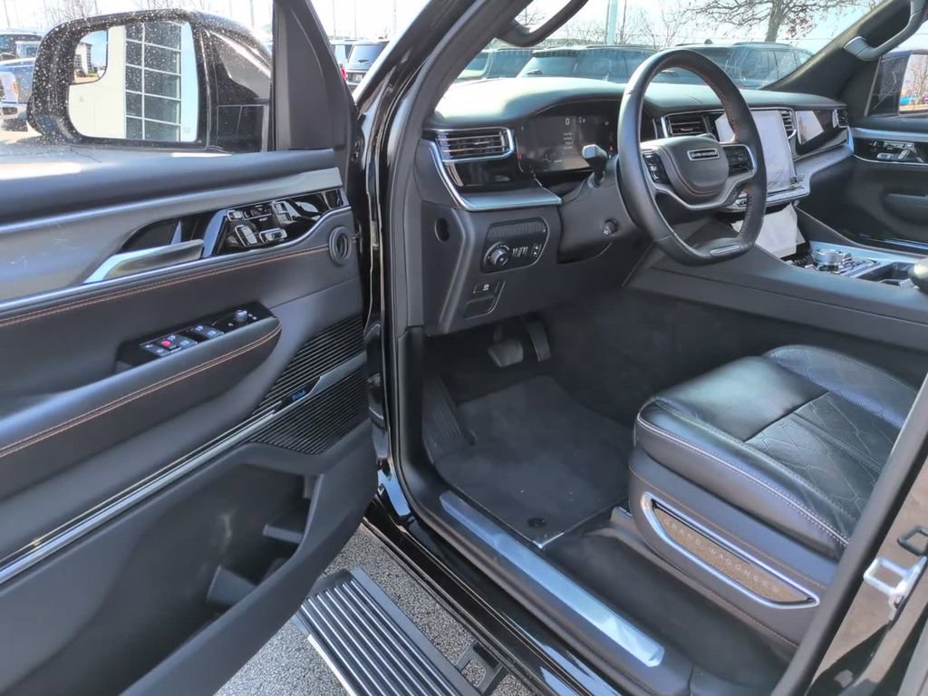 Used 2023 Jeep Grand Wagoneer Series III image 19