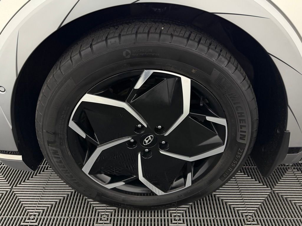 Used 2023 Hyundai Ioniq 5 Limited image 12