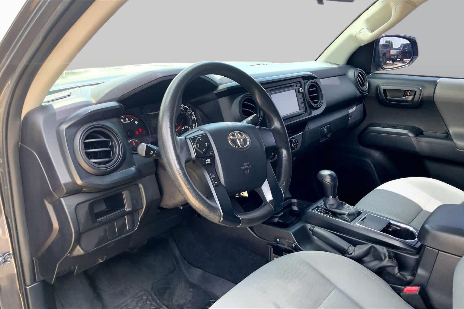 Used 2016 Toyota Tacoma SR w/ SR Convenience Package RWD image 18