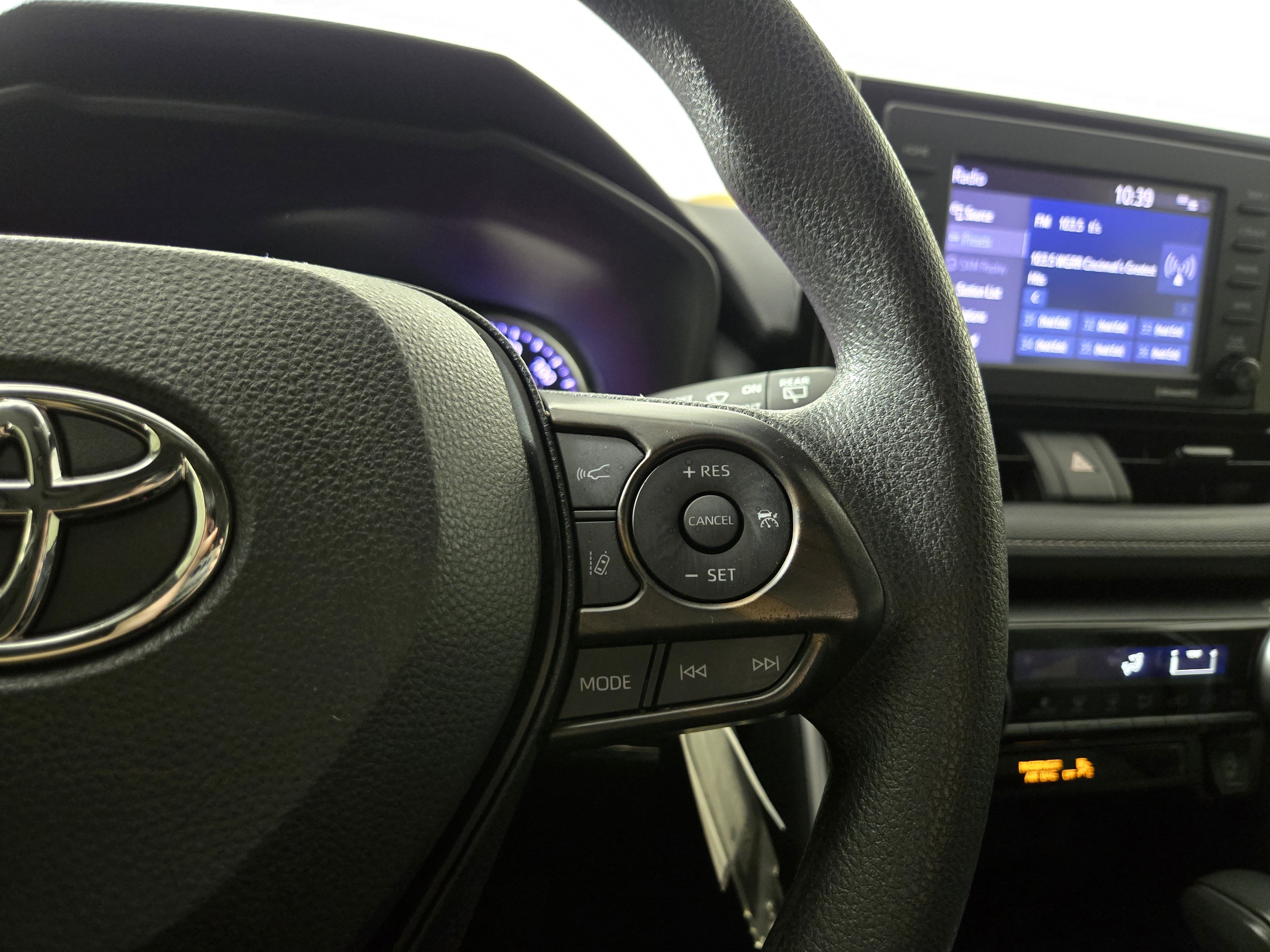 Used 2022 Toyota RAV4 LE AWD/4WD image 16