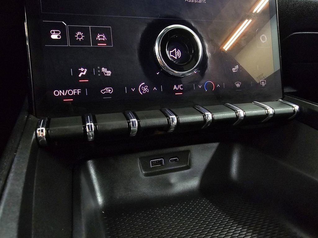 Used 2025 GMC Terrain Elevation AWD/4WD image 16