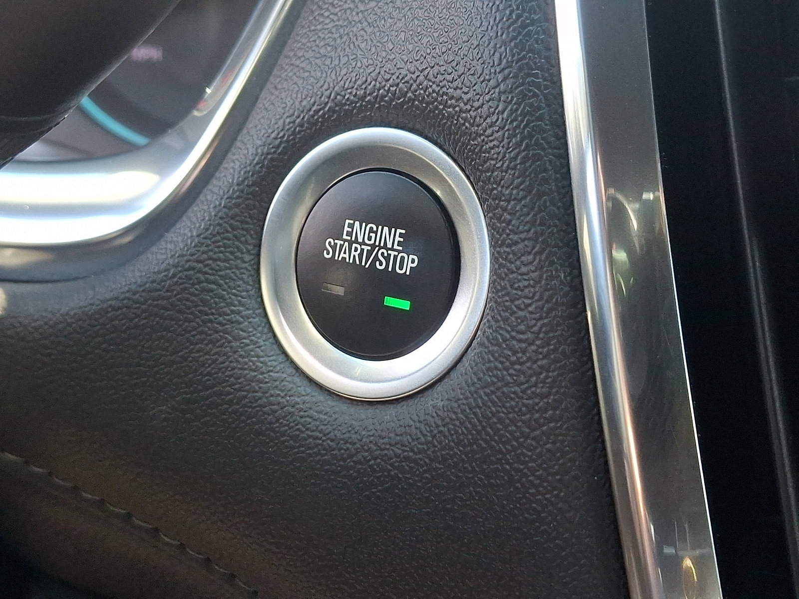 Used 2023 Chevrolet Traverse LT w/ Rear Camera Mirror Package image 24