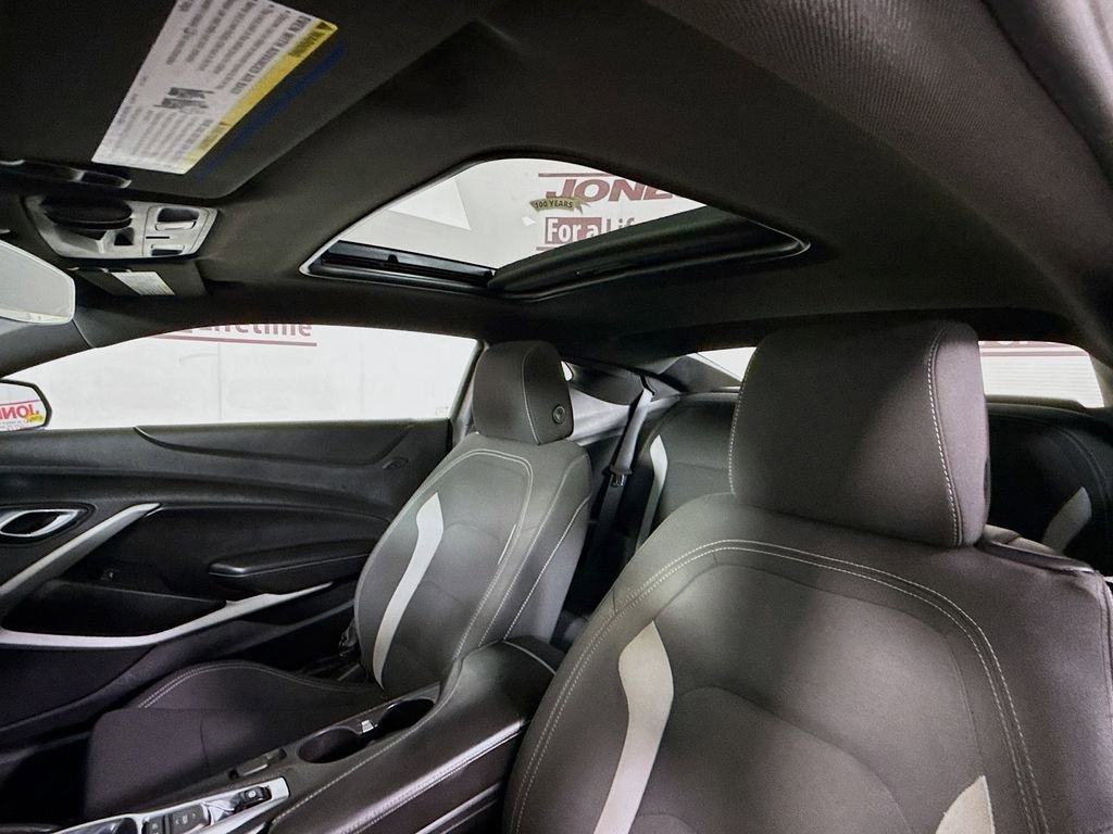 Used 2018 Chevrolet Camaro LT RWD image 10