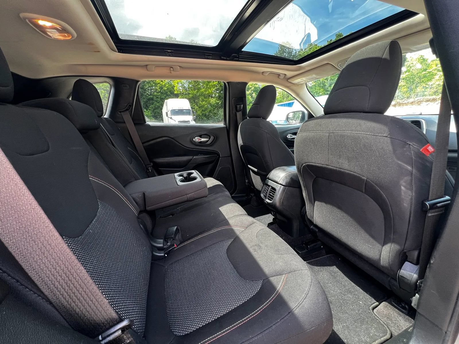 Used 2016 Jeep Cherokee 75th Anniversary AWD/4WD image 11
