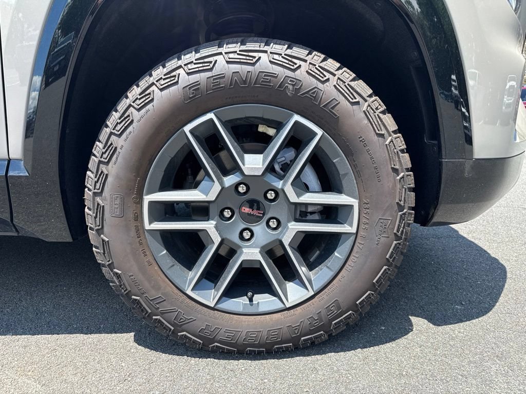 New 2026 GMC Terrain AT4 w/ Technology Package II AWD/4WD image 9