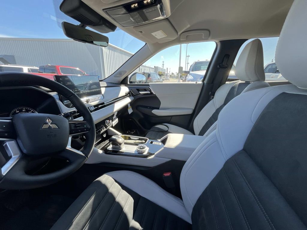 New 2026 Mitsubishi Outlander SE FWD image 9