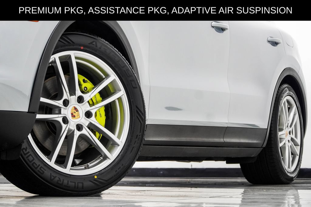 Used 2023 Porsche Cayenne w/ Premium Package AWD/4WD image 3