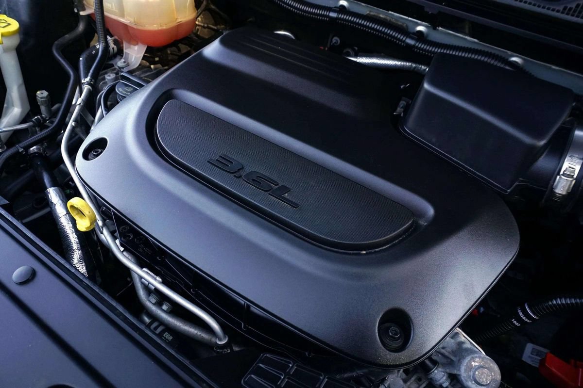 Used 2023 Chrysler Pacifica Touring-L FWD image 12