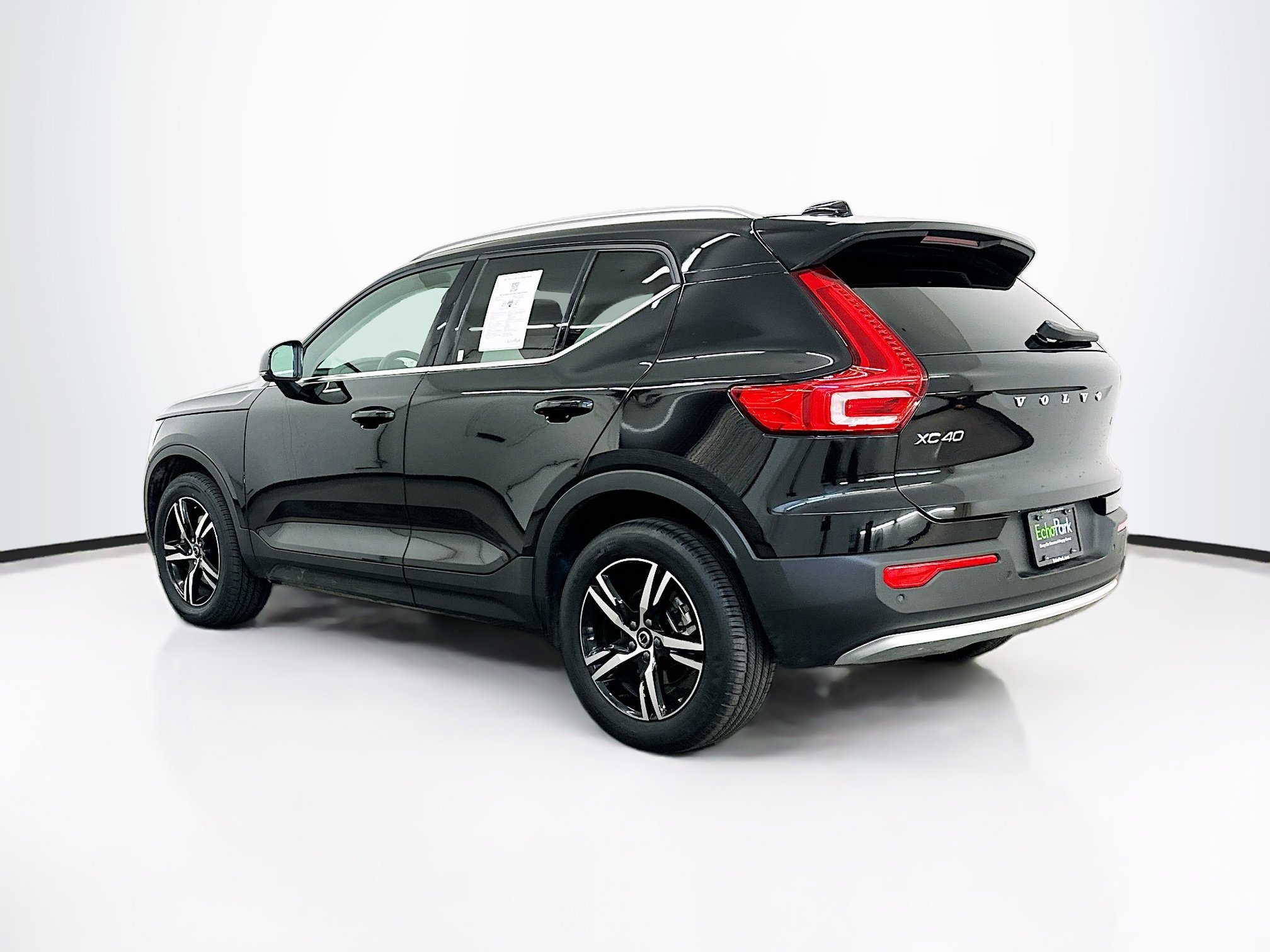 Used 2025 Volvo XC40 B5 Core image 5
