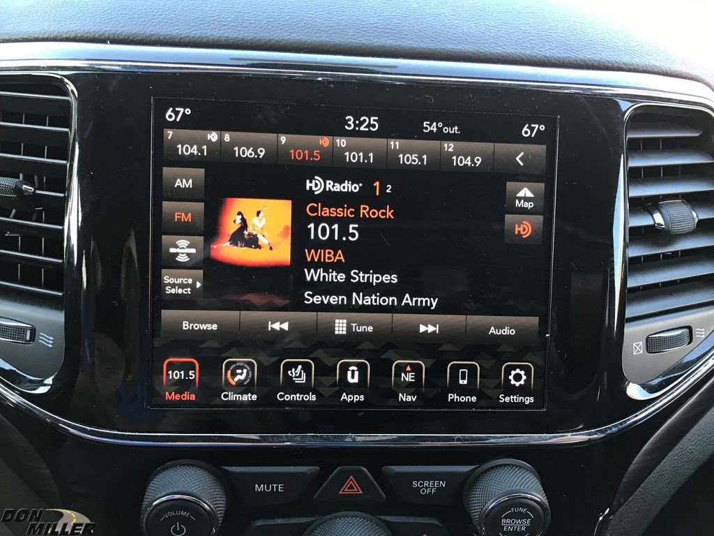 Used 2021 Jeep Grand Cherokee Laredo X image 19