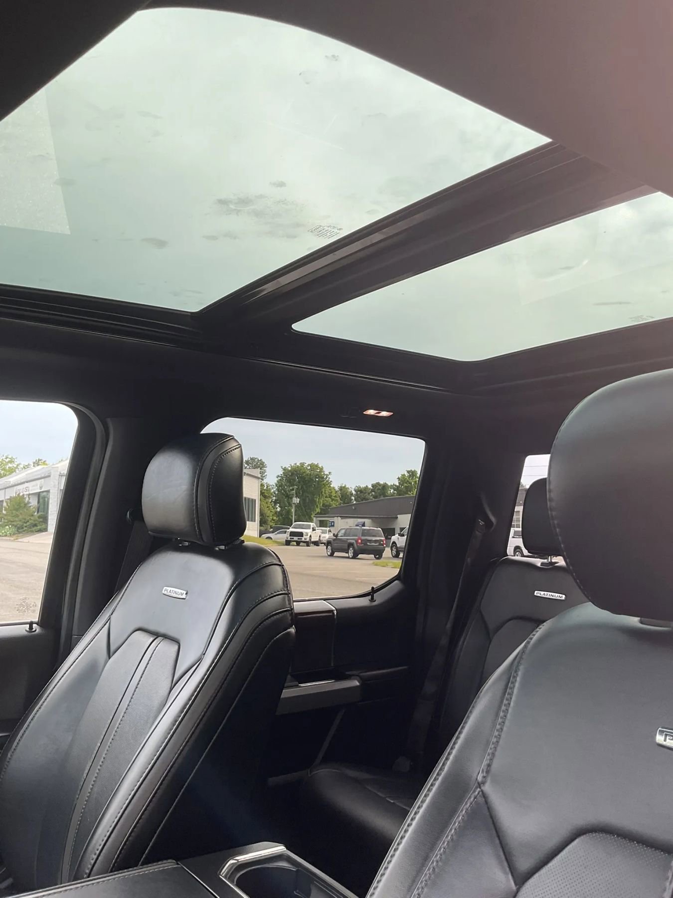 Used 2017 Ford F150 Platinum w/ Equipment Group 701A Luxury AWD/4WD image 40