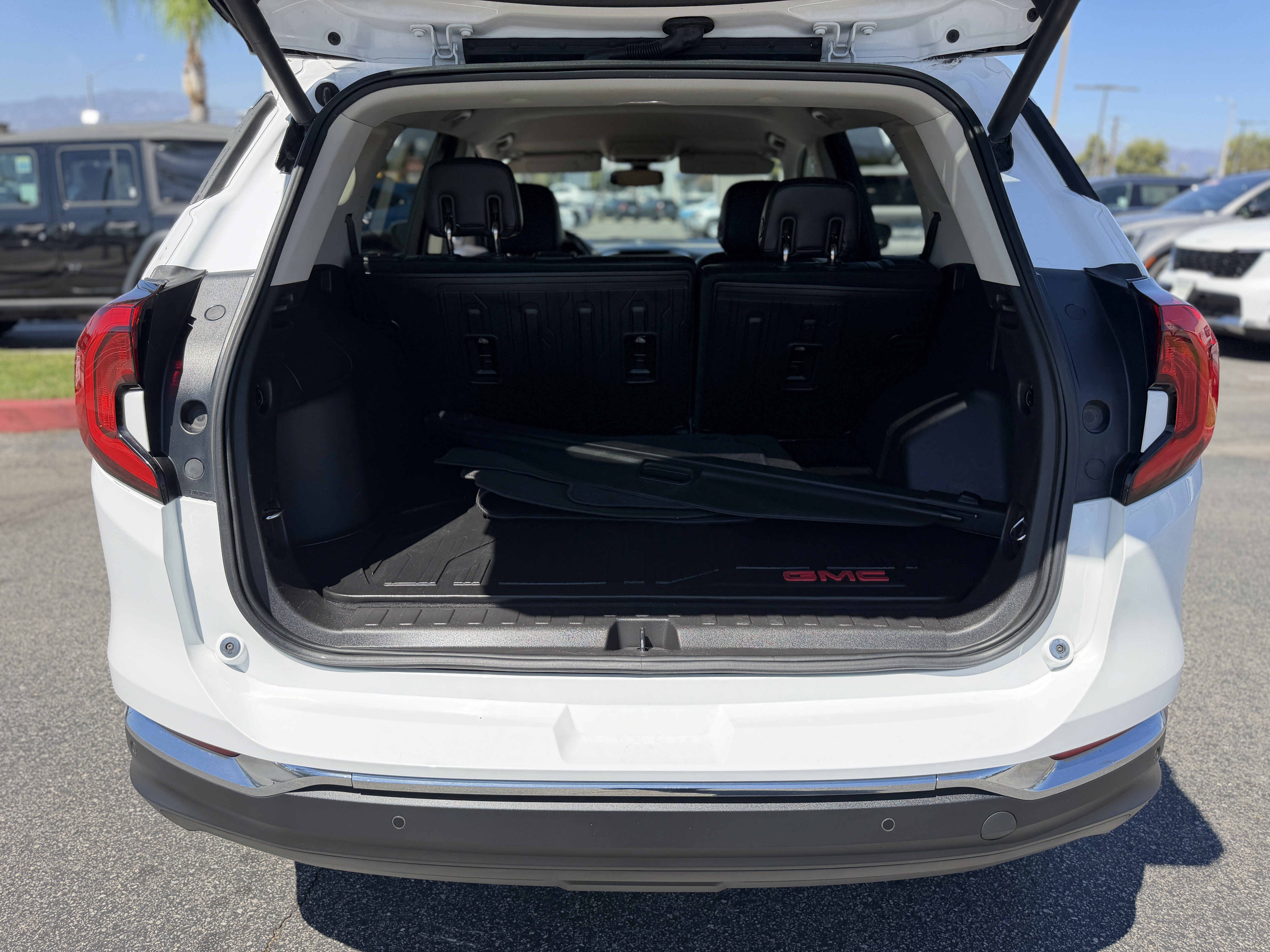 Used 2018 GMC Terrain SLT w/ Preferred Package FWD image 10