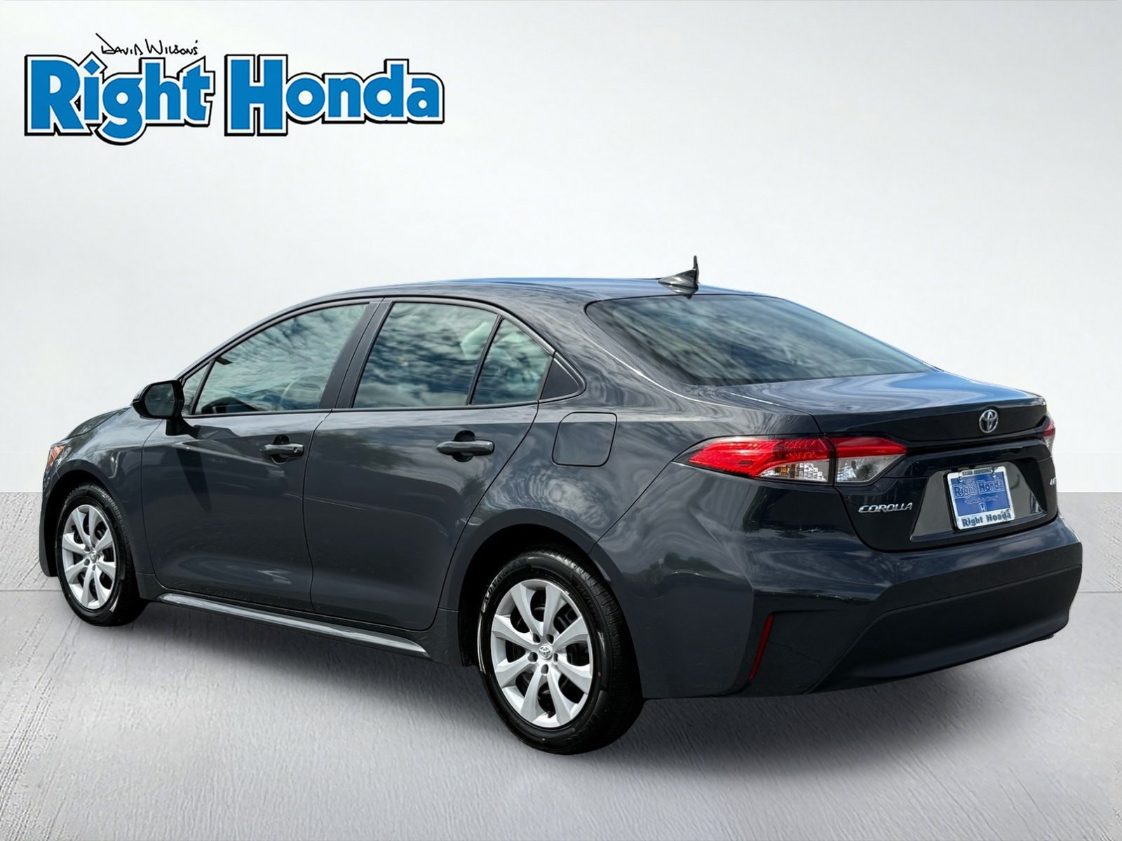Used 2025 Toyota Corolla LE FWD image 4