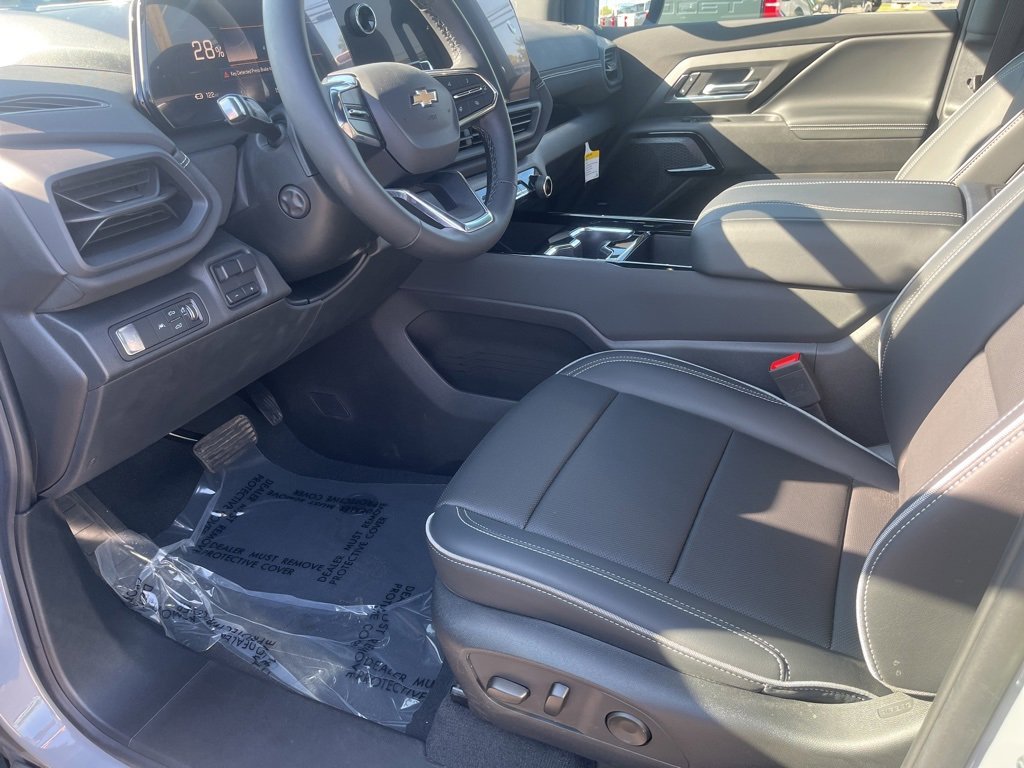 New 2025 Chevrolet Silverado EV LT image 12