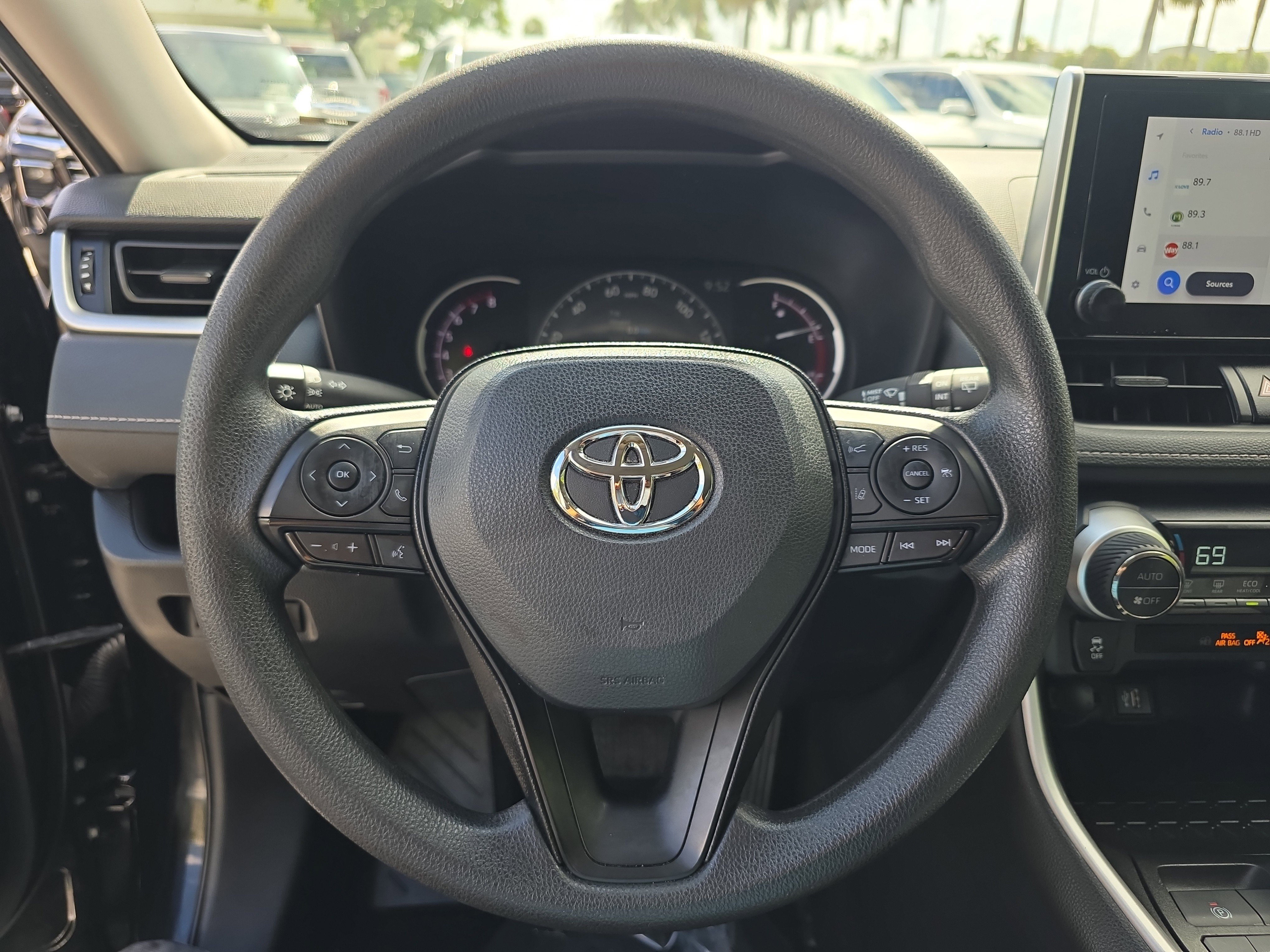 Used 2024 Toyota RAV4 XLE FWD image 30