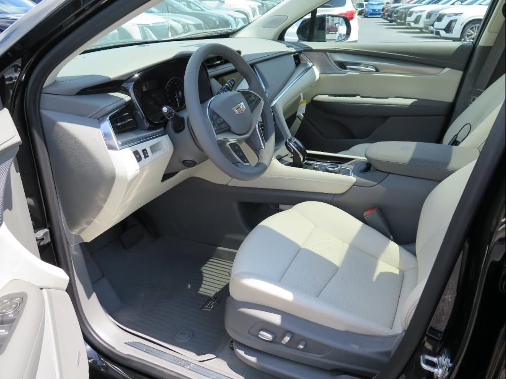 New 2025 Cadillac XT5 Premium Luxury w/ LPO, Floor Liner Package image 9