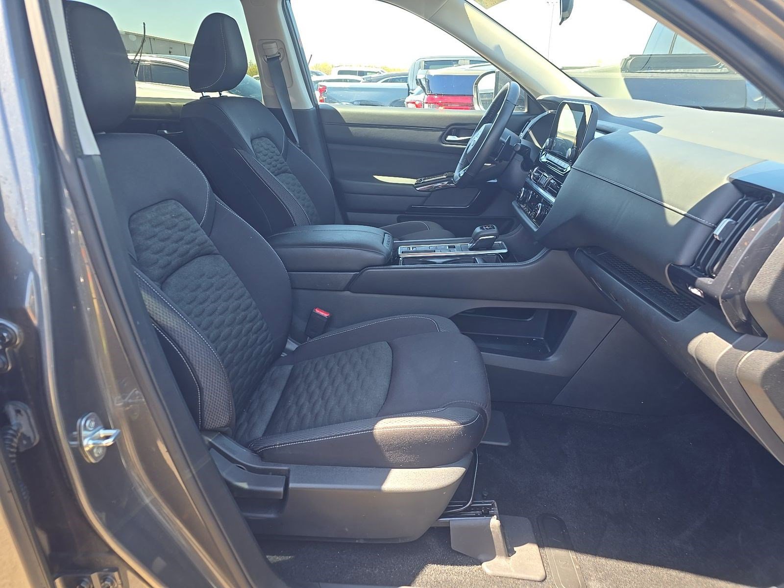 Used 2022 Nissan Pathfinder SV FWD image 13