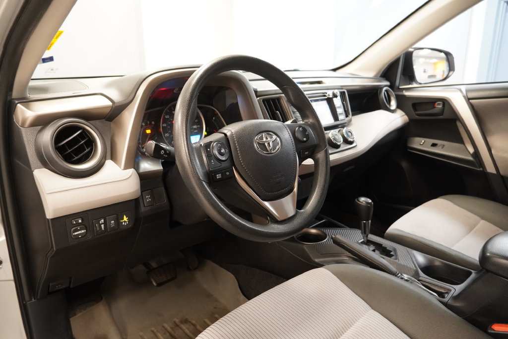 Used 2014 Toyota RAV4 LE AWD/4WD image 6