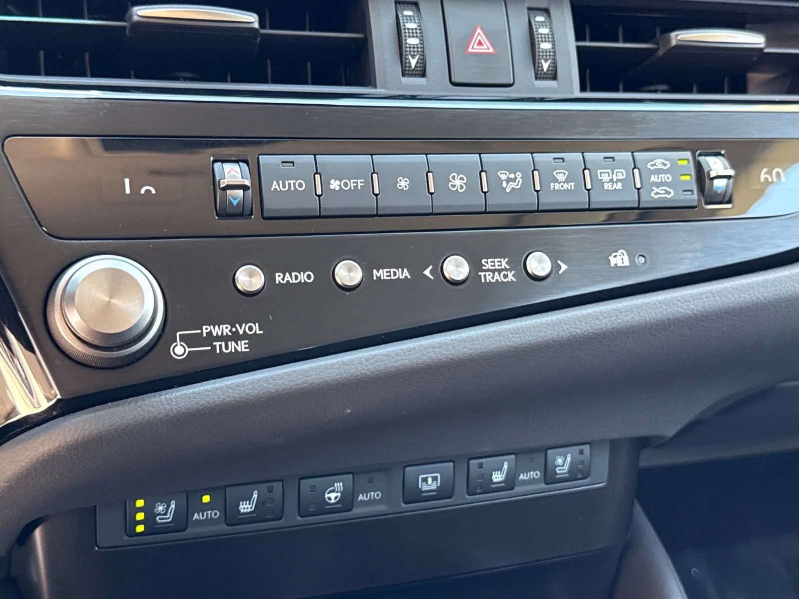 Used 2023 Lexus ES 300h w/ Accessory Package (Z1) FWD image 35
