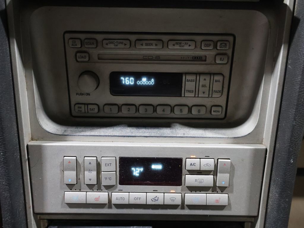 Used 2006 Lincoln Navigator Luxury image 28
