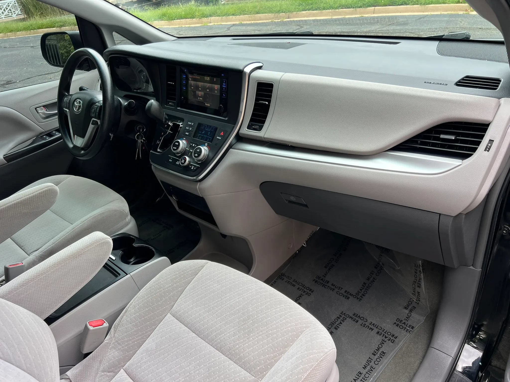Used 2017 Toyota Sienna LE w/ Protection Package AWD/4WD image 17