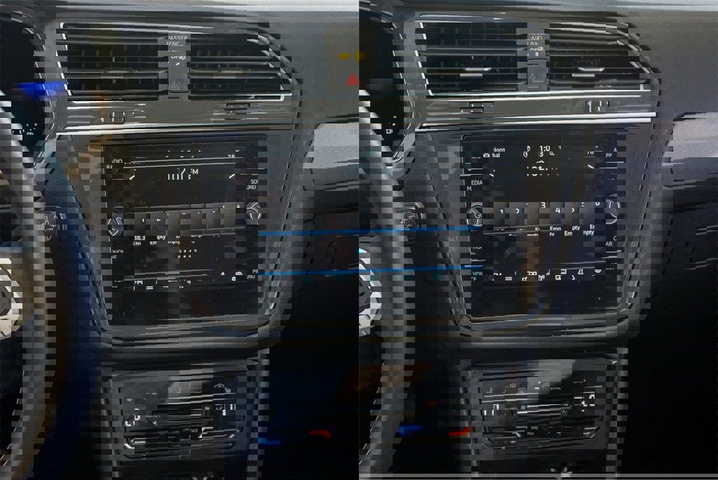 Used 2022 Volkswagen Tiguan SE image 13