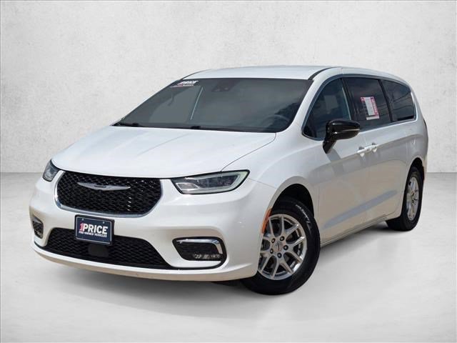 Used 2025 Chrysler Pacifica Select image 1