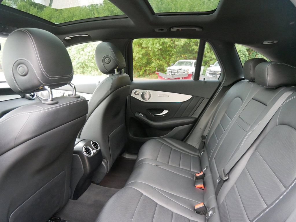 Used 2021 Mercedes-Benz GLC 300 4MATIC image 11