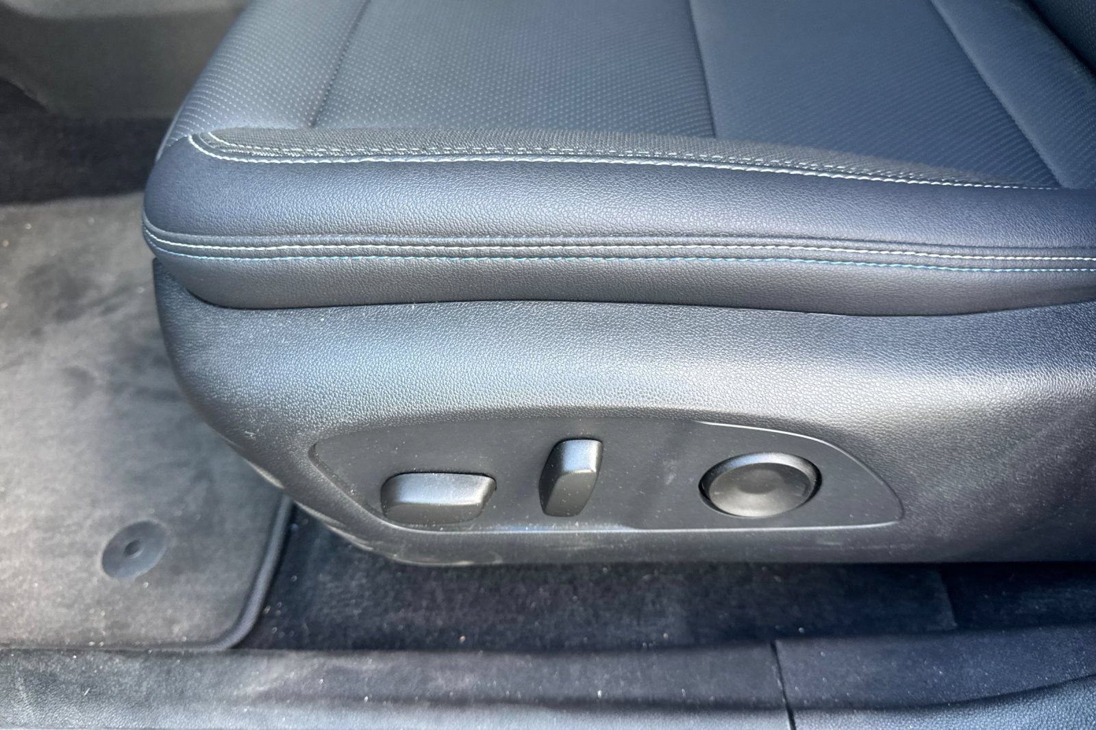 Used 2026 Chevrolet Equinox EV LT FWD image 14