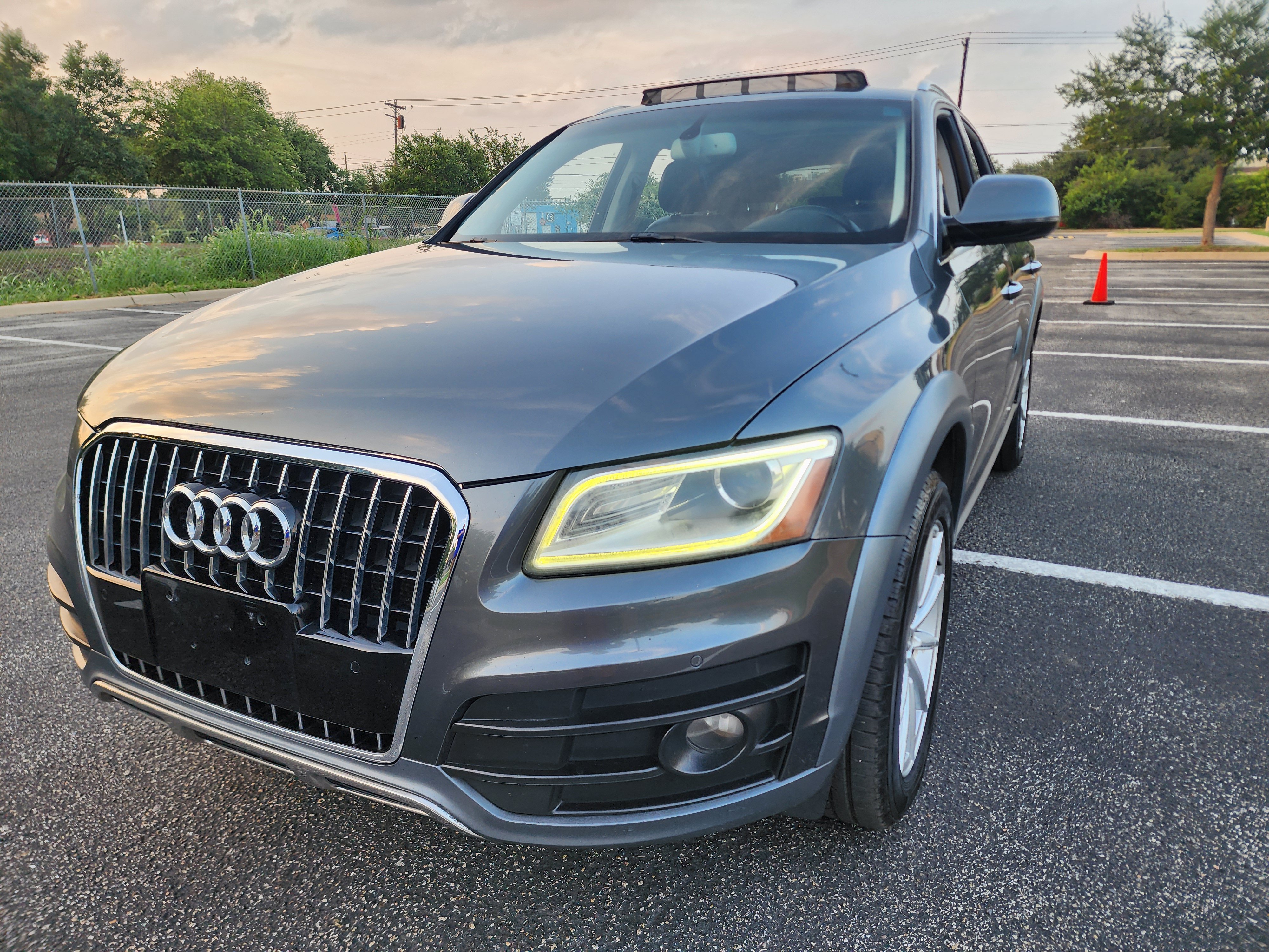 Used 2017 Audi Q5 2.0T Premium Plus w/ Technology Package AWD/4WD image 3