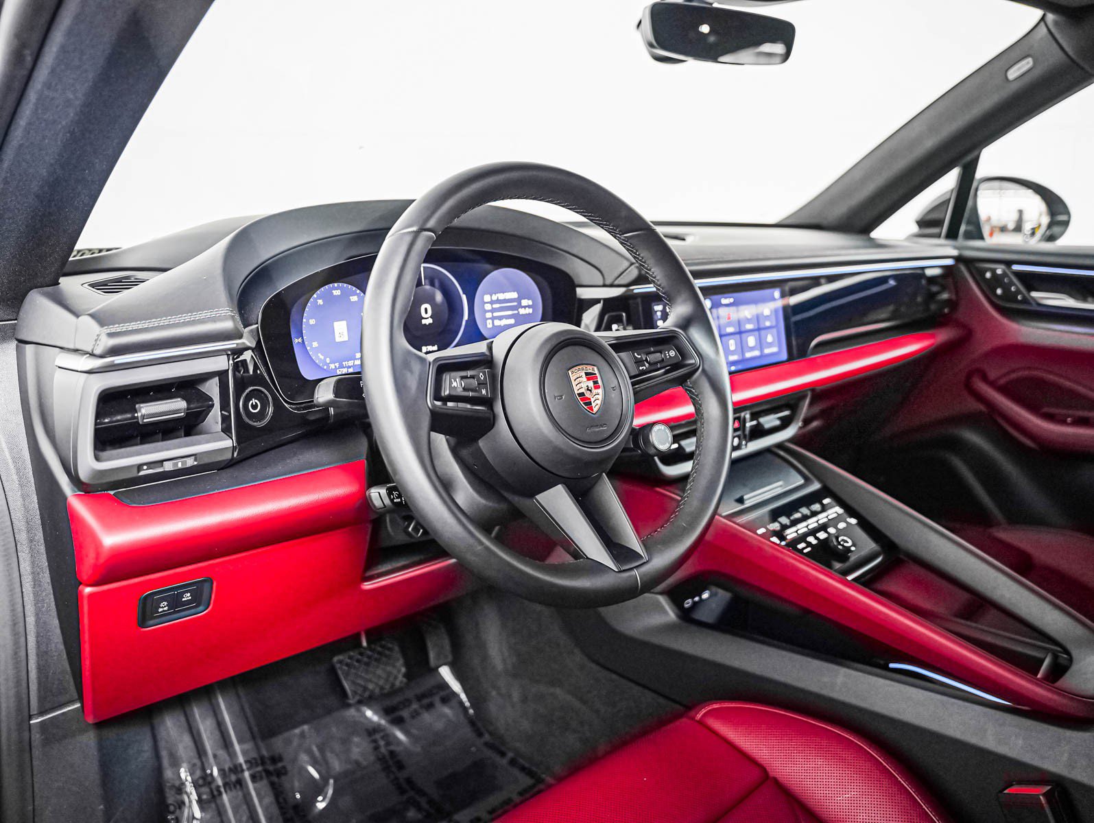 Certified 2025 Porsche Macan Electric w/ Premium Package RWD image 4