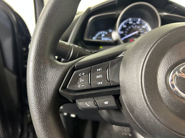 Used 2019 Toyota Yaris L image 16