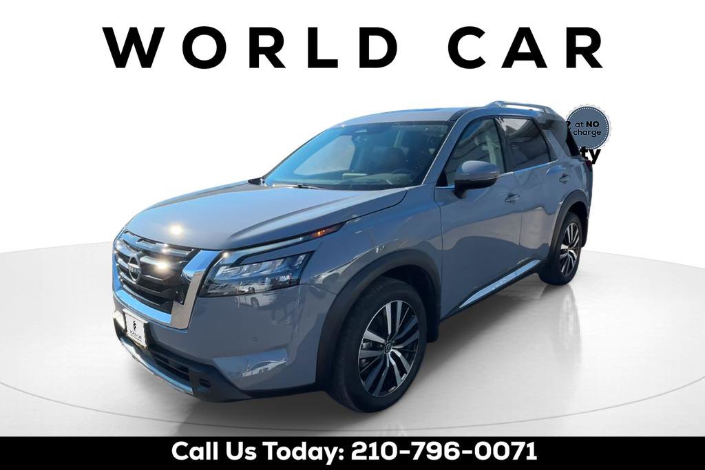 Used 2025 Nissan Pathfinder Platinum image 3