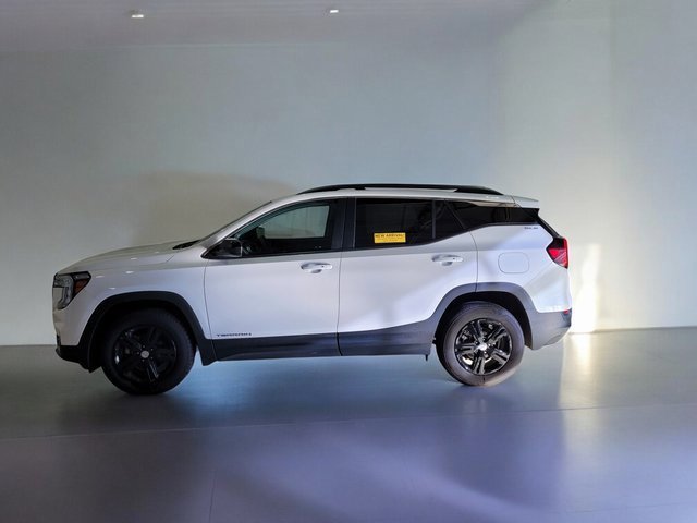 Used 2023 GMC Terrain SLE image 15