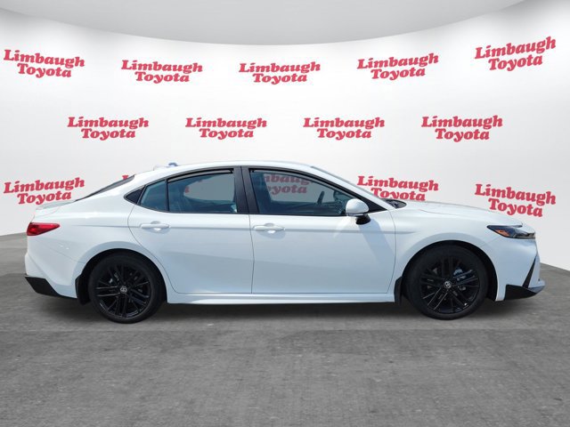Used 2025 Toyota Camry SE image 19