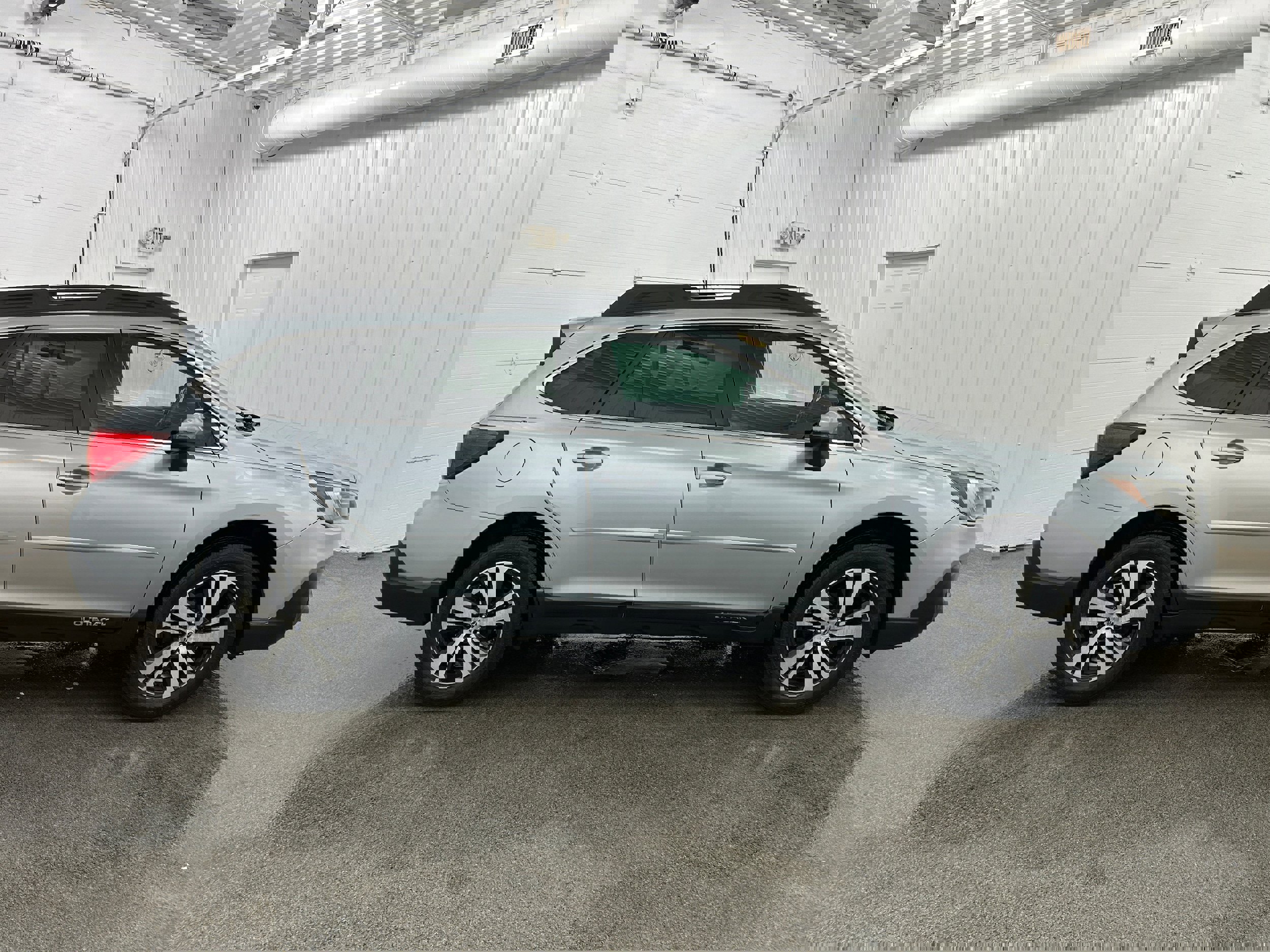 Used 2018 Subaru Outback 2.5i Limited image 37