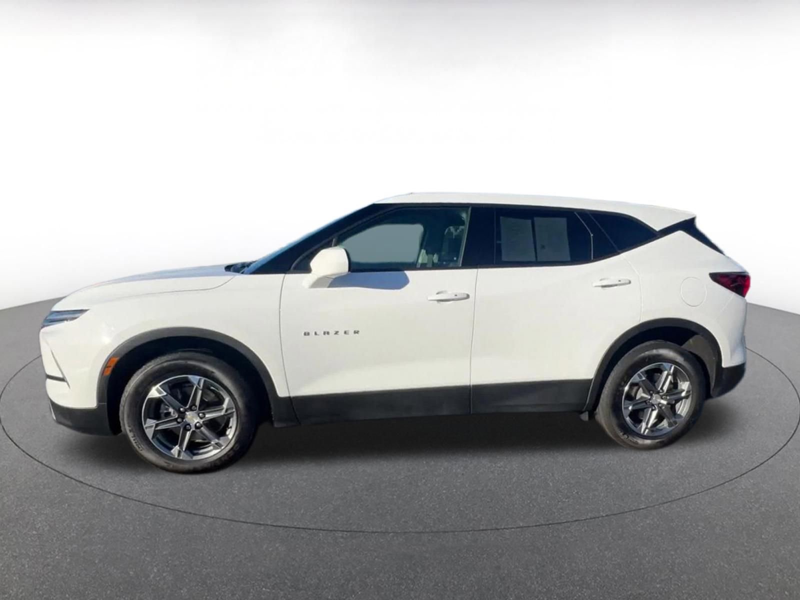 Used 2025 Chevrolet Blazer LT image 9