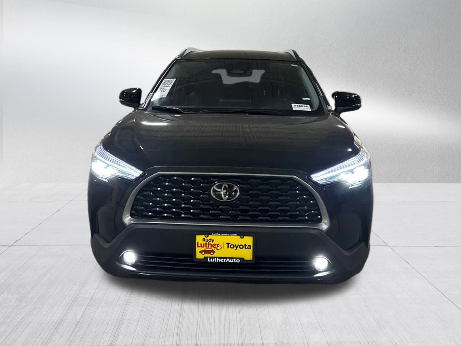 Used 2025 Toyota Corolla Cross XLE AWD/4WD image 2