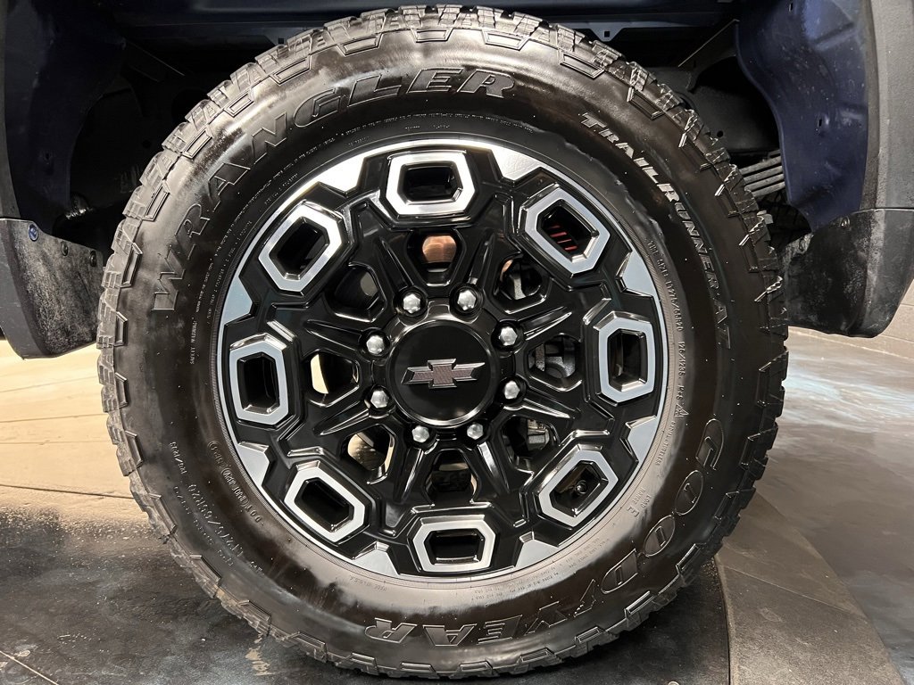 Used 2024 Chevrolet Silverado 2500 Custom w/ Custom Value Package image 7