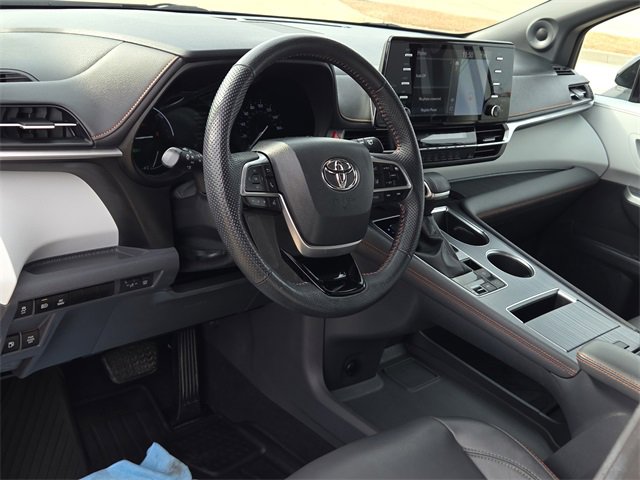 Used 2022 Toyota Sienna XSE image 17