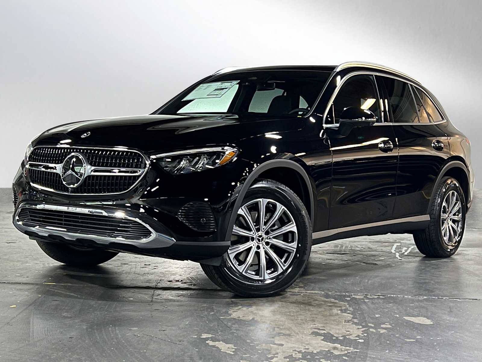New 2025 Mercedes-Benz GLC 300 4MATIC image 3