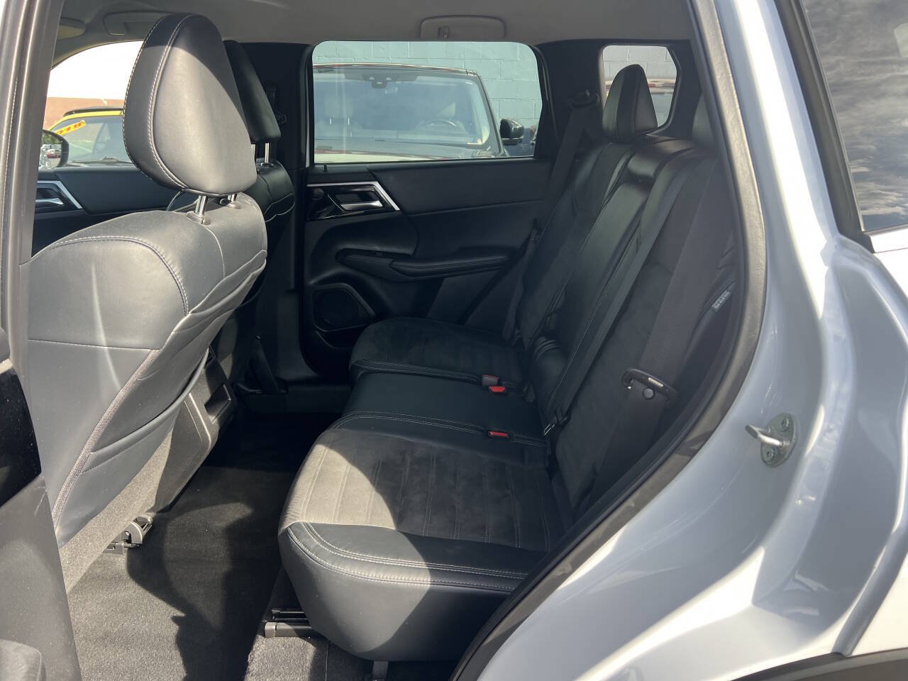 Used 2023 Mitsubishi Outlander SE AWD/4WD image 8