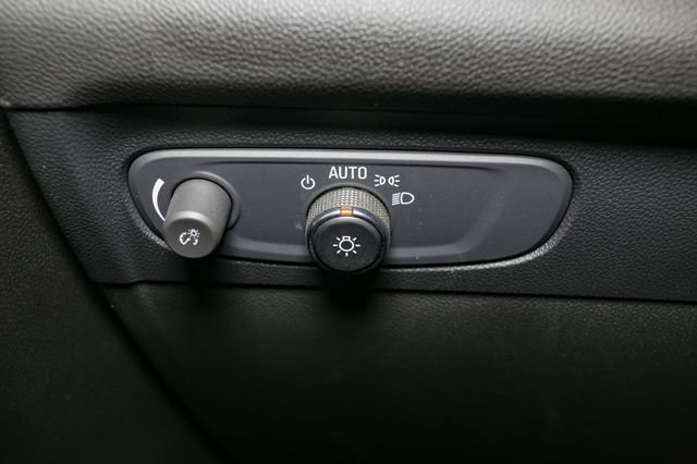 Used 2022 Buick Envision Essence w/ Safety Package FWD image 35