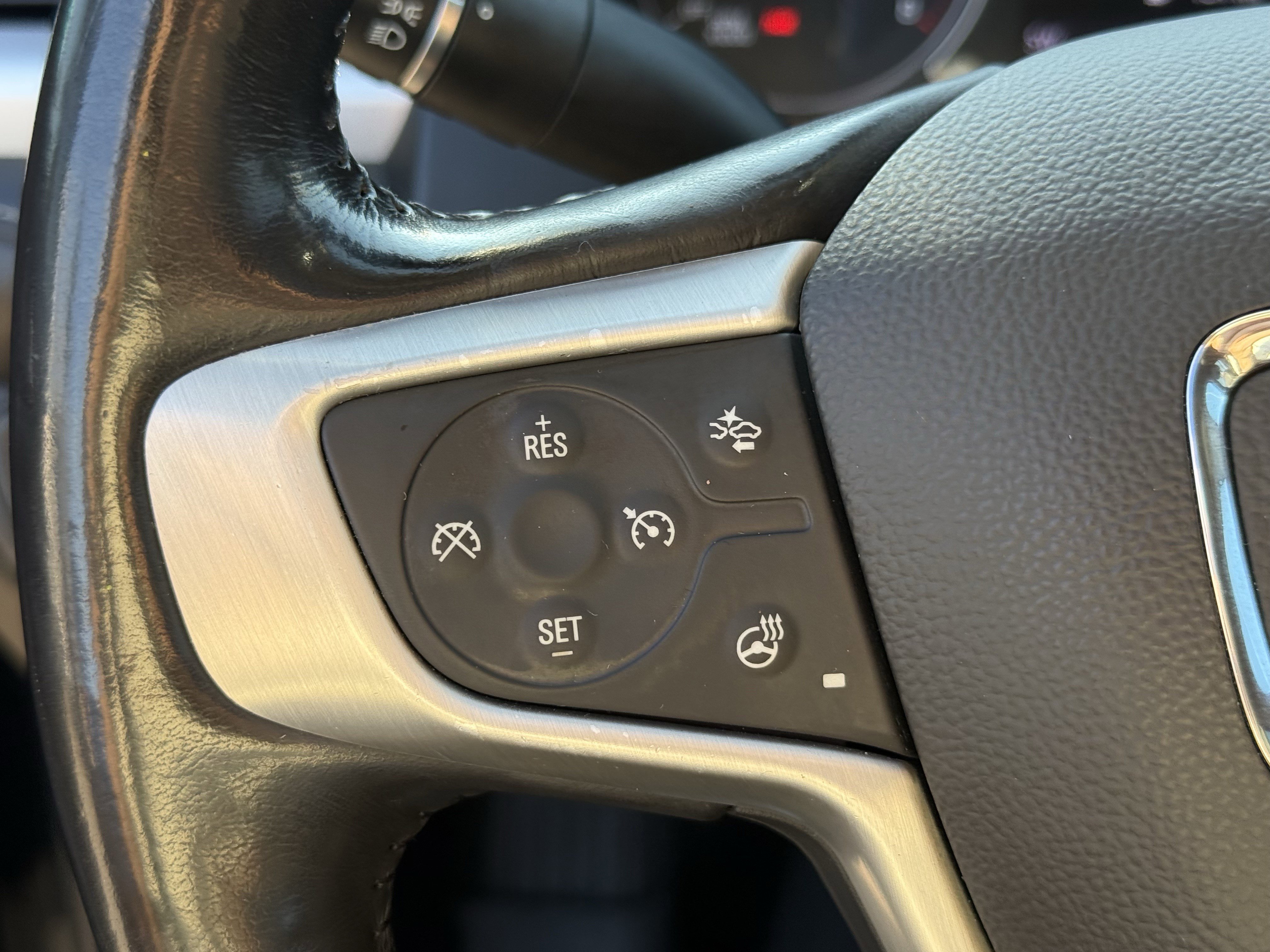 Used 2022 GMC Acadia SLT w/ Elevation Edition image 16