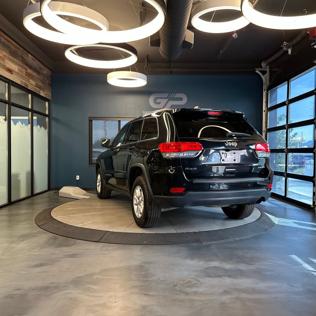 Used 2019 Jeep Grand Cherokee Laredo w/ Security & Convenience Group AWD/4WD image 5
