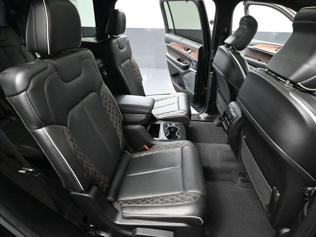 Used 2021 Jeep Grand Cherokee L Summit w/ Luxury Tech Group V AWD/4WD image 54