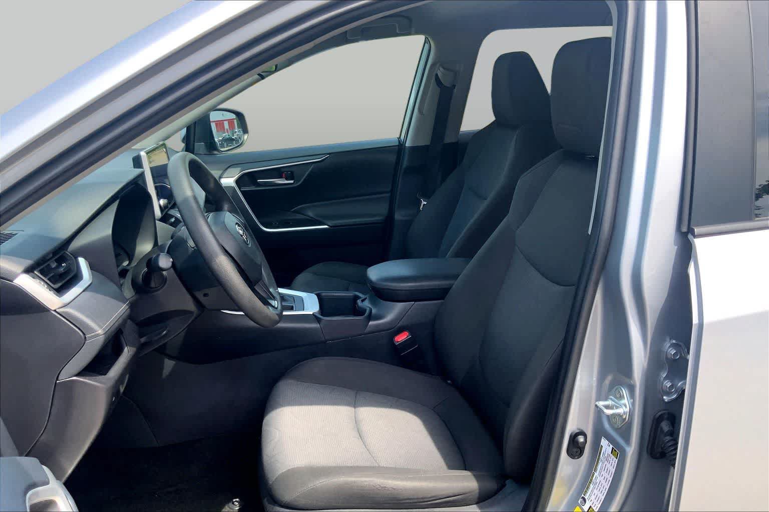 Used 2025 Toyota RAV4 XLE FWD image 14