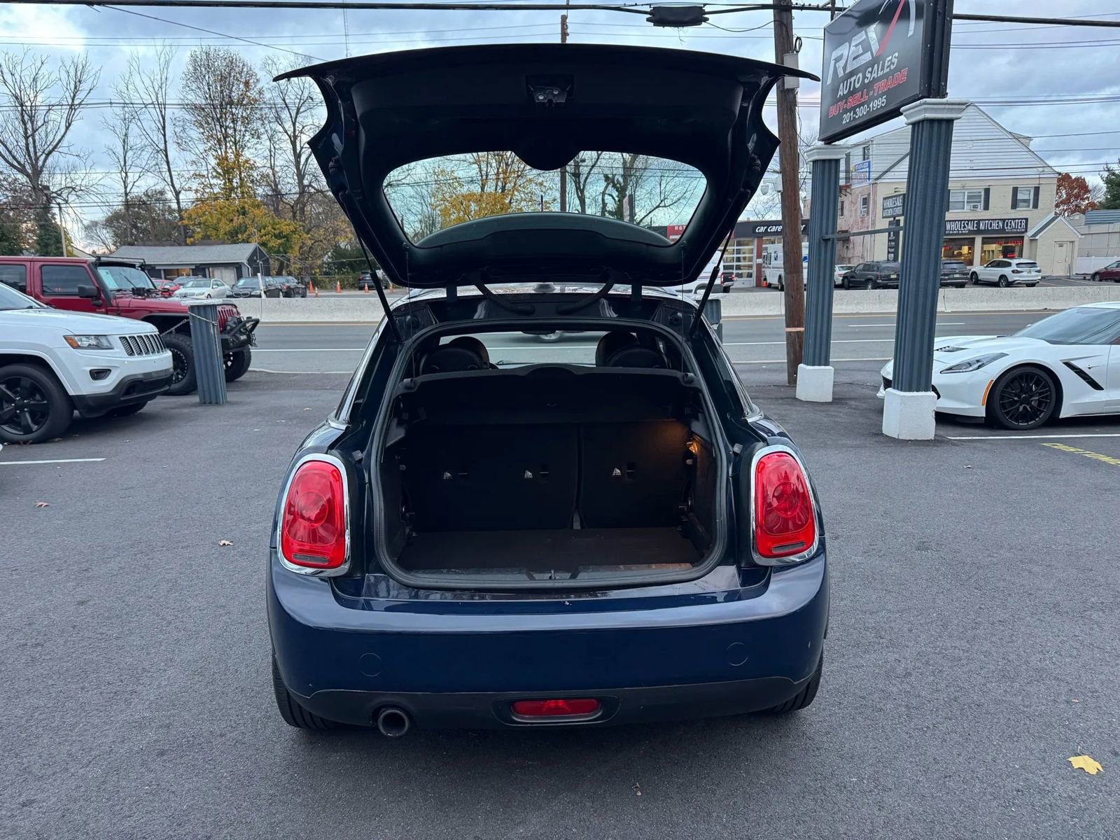 Used 2015 MINI Cooper 4-Door Hardtop image 21